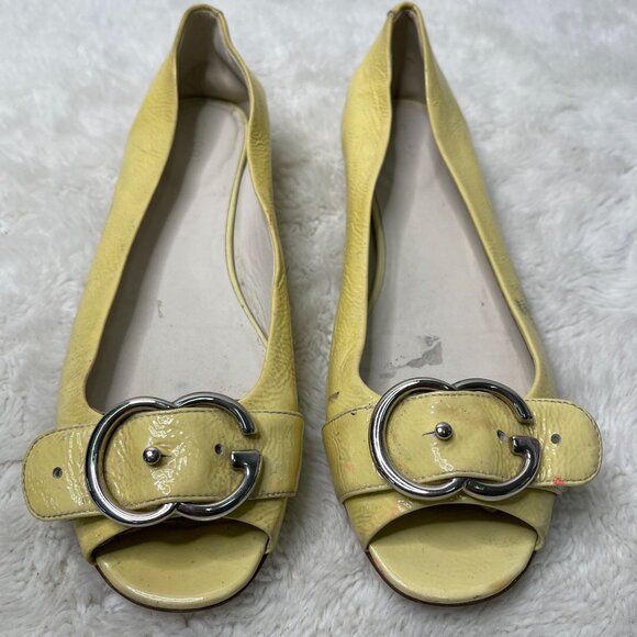 Gucci Women's Yellow Salandia Buckle Patent Leather Peep Toe Flats Size 38.5 - Picture 1 of 16